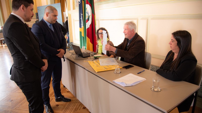 A abertura do envelope com a proposta do grupo Macuco Safari continha a oferta única de R$ 125 mil para arrematar a concessão.