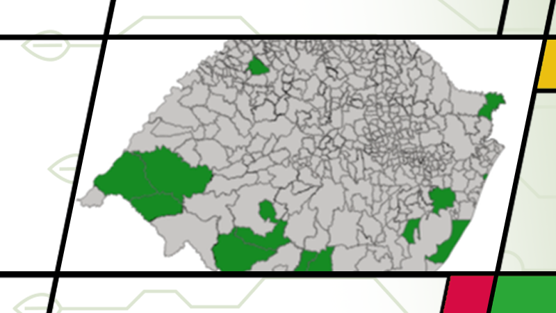 Imagem do Mapa do RS em cinza com delimitação dos municípios e alguns estão coloridos em verde.