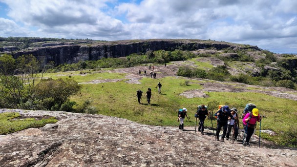 Uma das trilhas mais conhecidas é a da Serra do Apertado, em Santana da Boa Vista