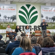 Secretario adjunto da Sema, Marcelo Camardelli, faloba sre a import&acirc;ncia da esp&eacute;cie nativa durante abertura do Semin&aacute;rio.